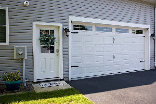 24/7 Emergency Garage Door Panel Replacement experts in Manchester, IA